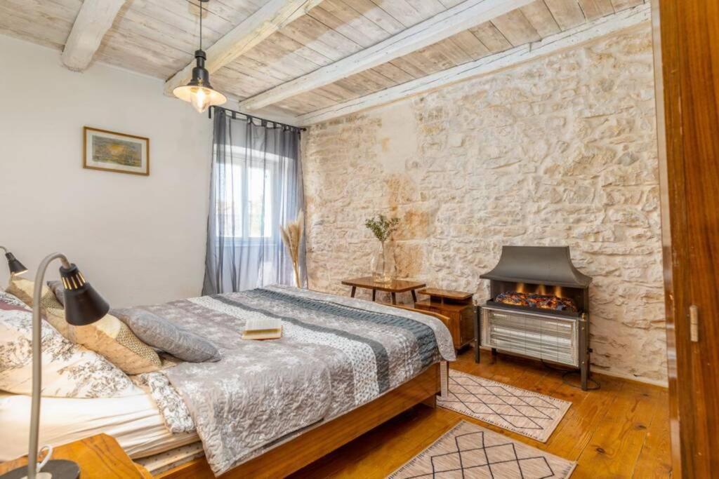 Casa Di Pietra Matelici Villa Divšići Buitenkant foto