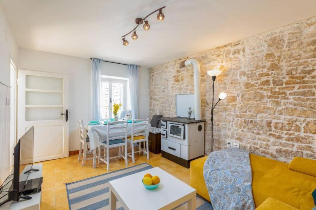 Casa Di Pietra Matelici Villa Divšići Buitenkant foto